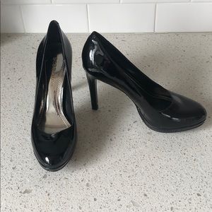 BCBG black never worn black pumps